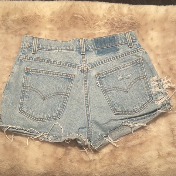 ✨Levi’s denim shorts✨ - Picture 4 of 5